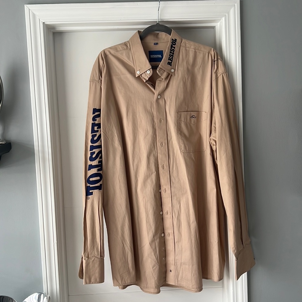 Resistol button down